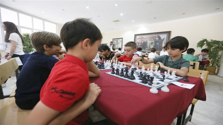 Bü­yük­şehir'in Kül­tür Mer­kez­leri'nde  Genç Sat­ranç­çı­lar Yetişiyor