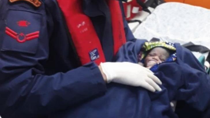 2 aylık bebeği Sahil Güvenlik kurtardı