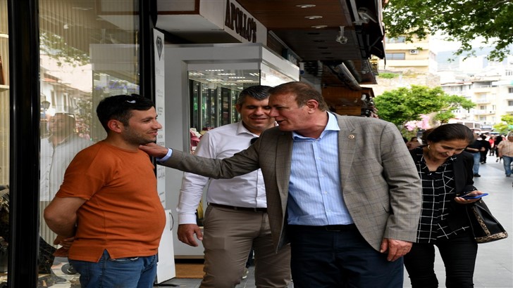 CHP Milletvekili Hüseyin Yıldız’dan çarşı esnafına bayram ziyareti